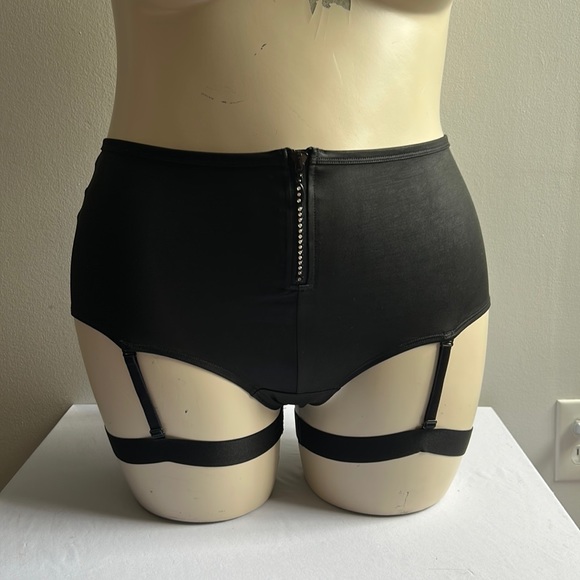 La Senza Panties with Garter Straps XL - Picture 1 of 4